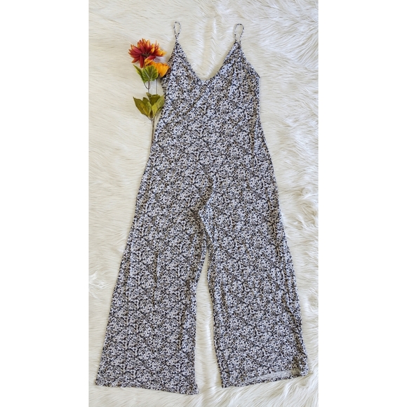 SOLD!! Zara Floral Jumpsuit Pantsuit Romper Size M - Picture 5 of 8